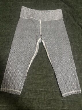 Zyia NWOT capri leggings